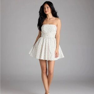 Windsor Strapless White Dress with floral Pattern